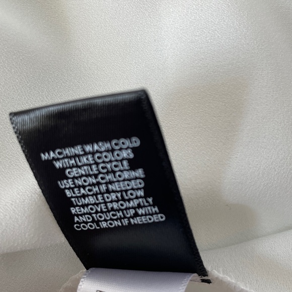 Torrid  Women's Size 1 - 1X White Double-Layer V-Neck Spaghetti Strap Camisole - Picture 6 of 6